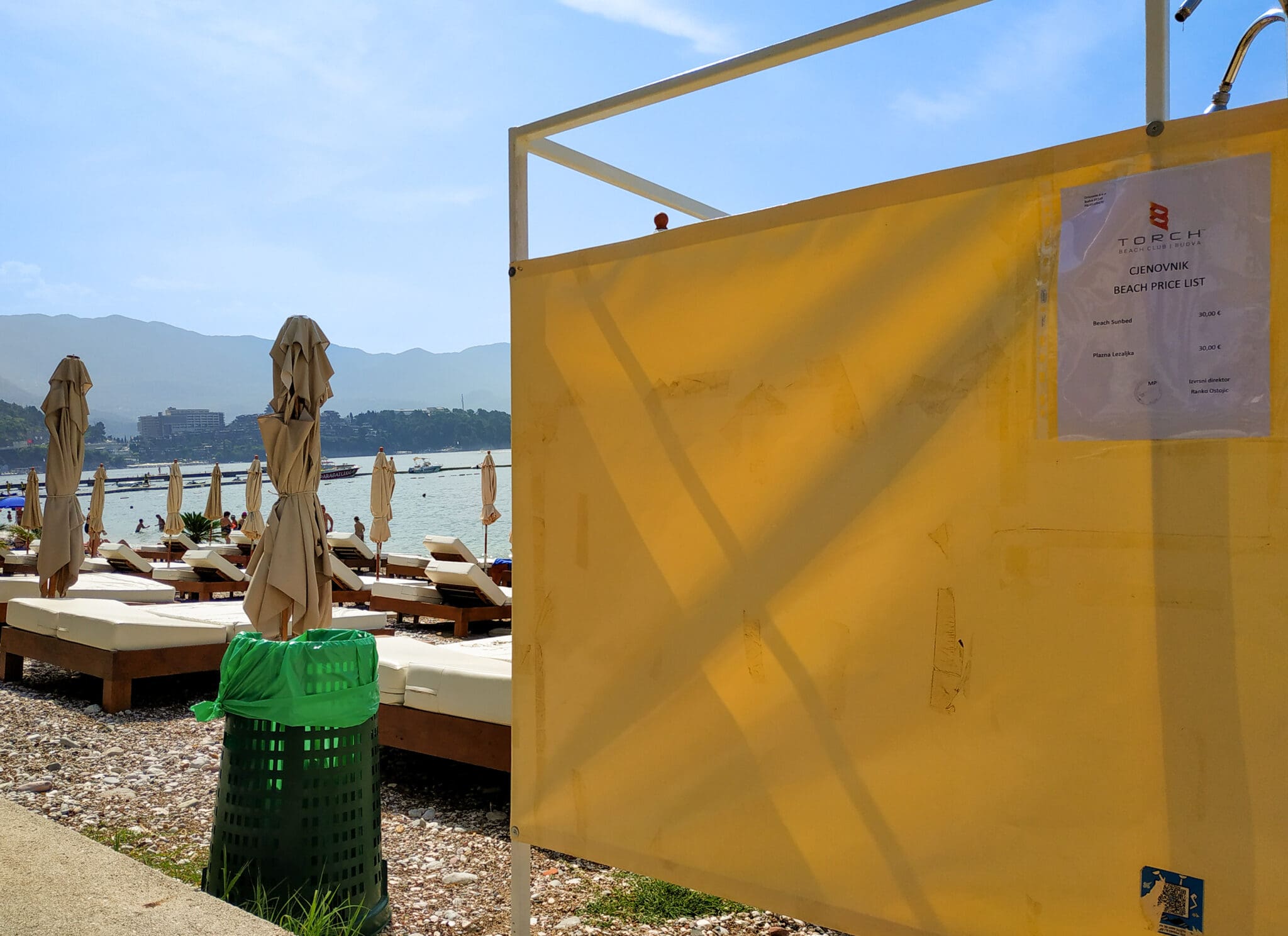 The price for sun loungers with mattresses at Torch Beach Club/Slovenska Plaza in Budva, Montenegro in June 2023